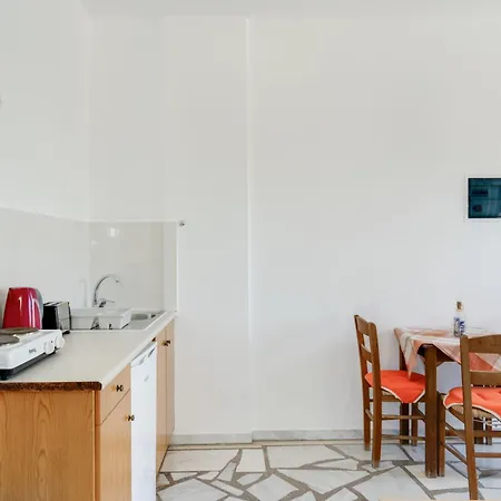 לינה וארוחת בוקר Ilios And Irene 4